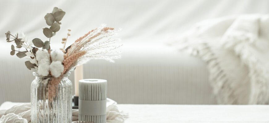 A,Minimalistic,Composition,In,The,Scandinavian,Style,With,Dried,Flowers