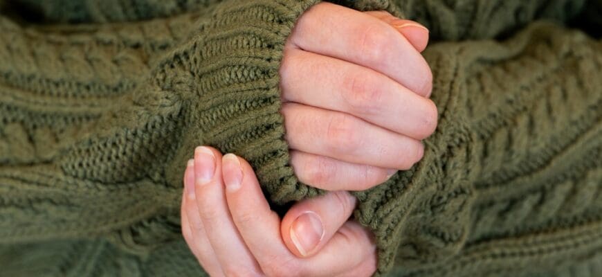 Woman,Rubs,Her,Hands,Trying,To,Keep,Warm,In,The